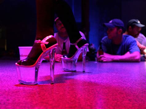 Striptease/Lapdance Prostitute Yuanlin